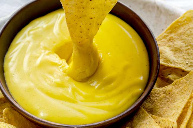 ¿Cómo calentar el queso para los nachos?