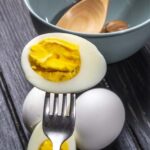 ¿Se pueden dejar los huevos duros fuera de la nevera durante la noche?