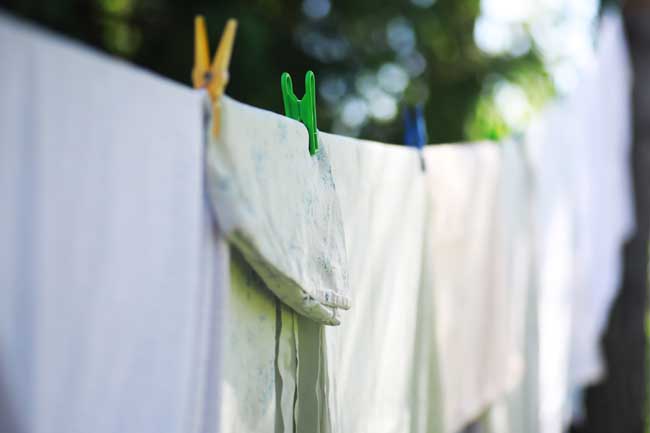 ¿Deberías volver a lavar la ropa después de que le haya llovido?