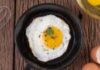 ¿Cómo freír un huevo sin aceite ni mantequilla?